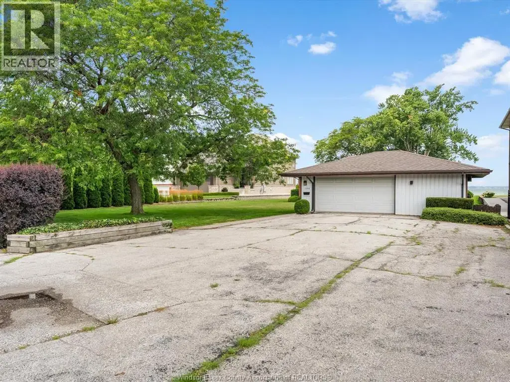 11506 Riverside, Windsor